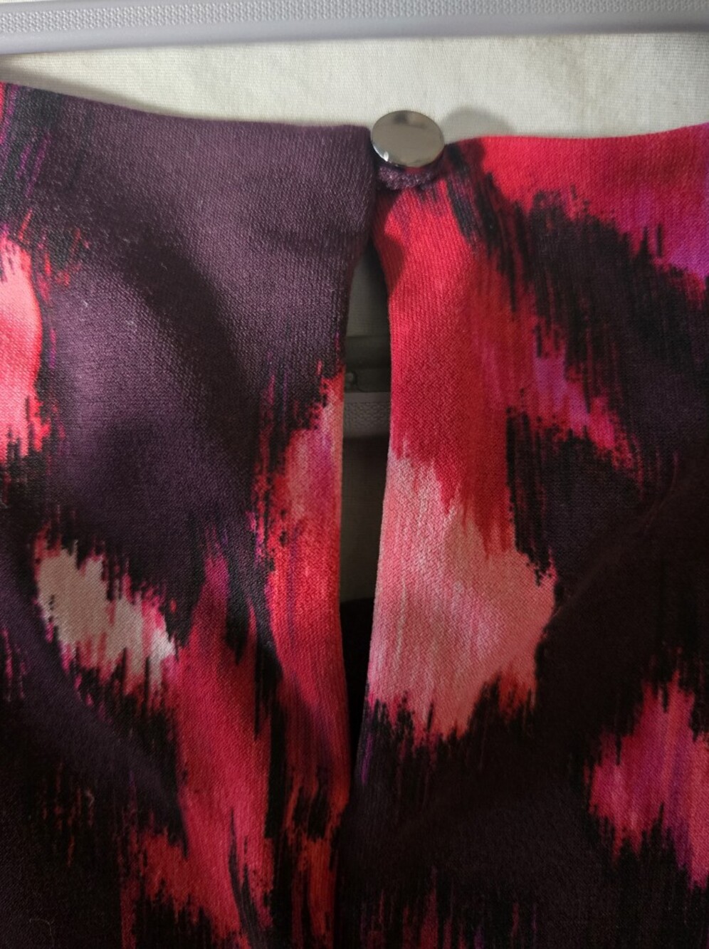 Calvin Klein Abstract Floral Pleated Sleeveless Top - Picture 7 of 11